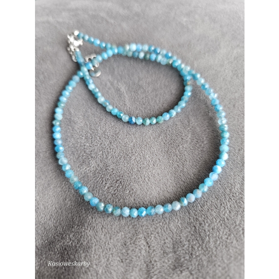 Naszyjnik z kamieni apatytu